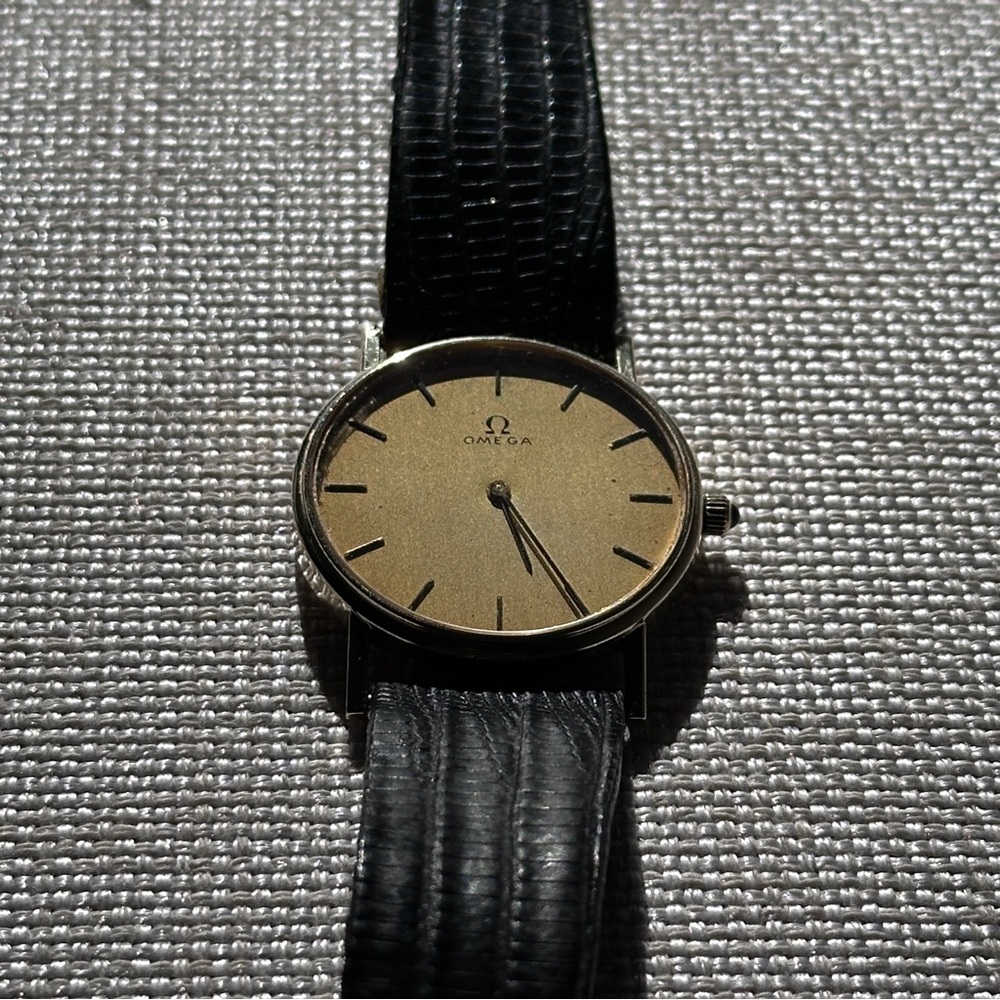 Omega De Ville 1377 14k Solid Gold Vintage 1980s Dress Watch Lizard Strap - Picture 3 of 16